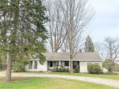 8193 Forest Ln