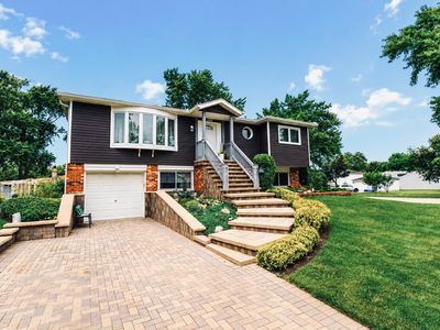 Property at 500 Redwood Ln, Schaumburg, IL