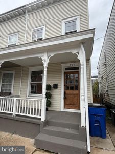 204 E 5th St