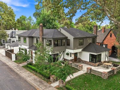 2743 Land Park Dr