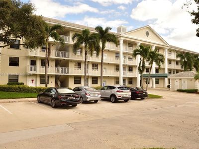 6085 Balboa Cir APT 402