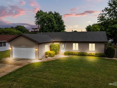 Property at 2004 Hawthorne Ct, Plano, IL