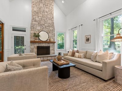5 Brooks Edge Ln