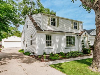 1637 Triangle AVENUE