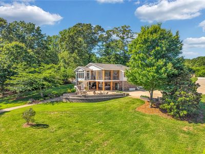 105 Meadowcrest Dr