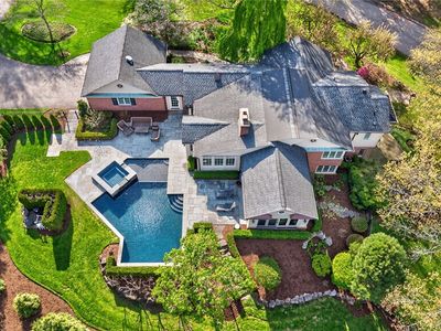 7 Elmwood Hill Ln