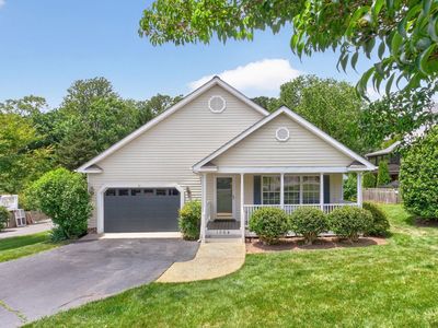 1064 Wintergreen Ln