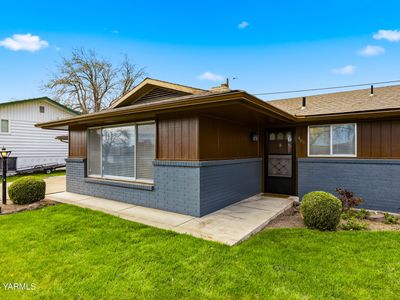 408 S 65th Ave