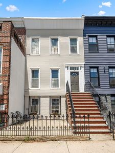 61 Hull St