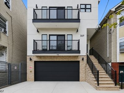 369 6Th Ave