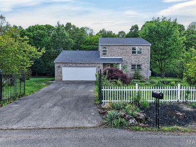 8 Flora Dr