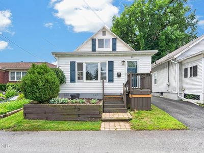 90 Hazelhurst Avenue