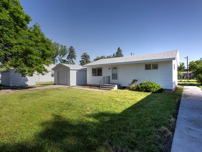 2250 S 9th St W