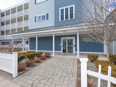 180 Ashworth Avenue #101