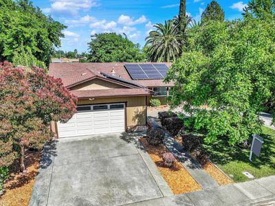 2142 Kingfisher Way
