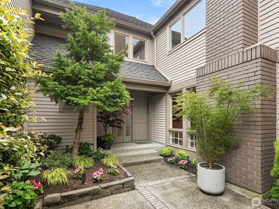 1732 Bellevue Way NE