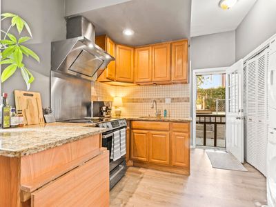 616 10th St APT 2