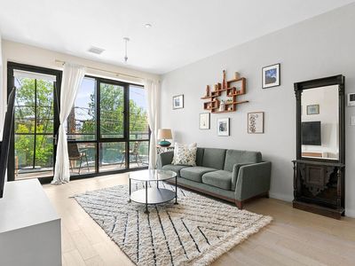 362 Van Brunt St #1D
