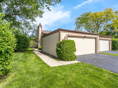 Property at 563 N Woodfield Trl, Roselle, IL
