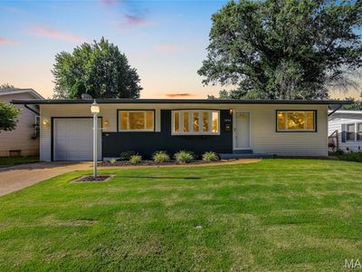 1060 Dauphin Ln