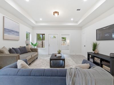 1105 W Lyle St