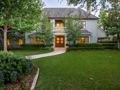 4225 Beverly Dr