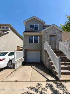 30 Riverside Ln