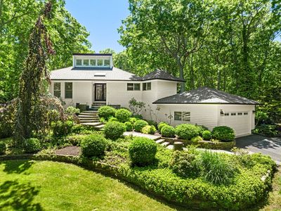 39 Peconic Hills Dr