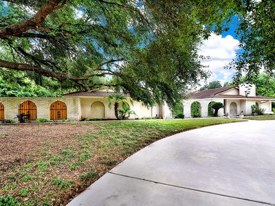 5 AUGUSTA DR