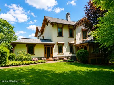 111 Douglas Rd