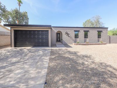 8418 E Calle Bolivar