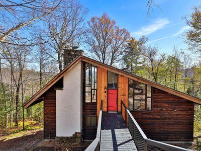 1114 Hawk Mountain Road