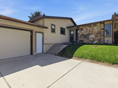 222 E Valley Dr