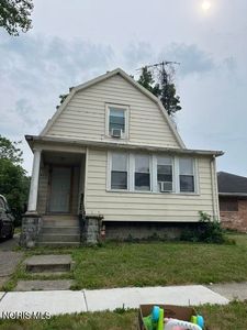 425 Bassett St