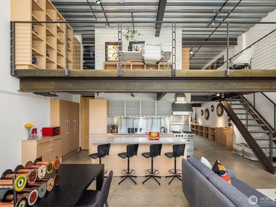 1310 E Union Street #401