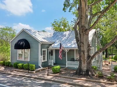 4925 Main St