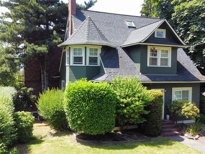 301 Belmont Avenue E