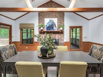 660 Log Barn Rd