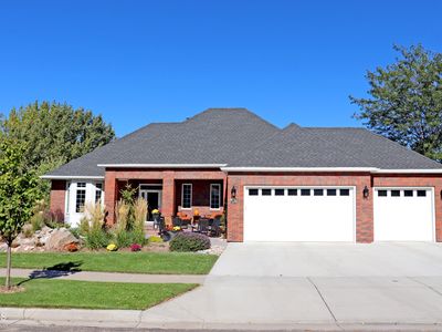 1738 Canyon Dr