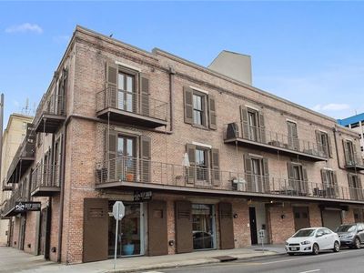 900 S Peters St #2