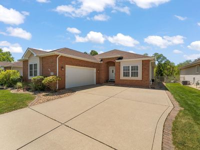 889 Clearwater Cv W