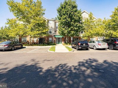 433 Mowat Cir