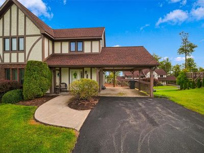 8253 Canterbury Dr