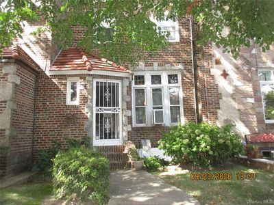 82-51 penelope Avenue