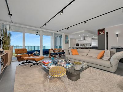 881 Ocean Dr APT 7D
