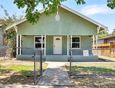 1045 N Roosevelt Ave