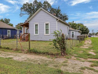 239 W 10th St