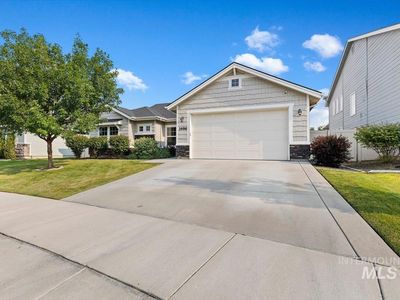 1496 E Strauss Dr