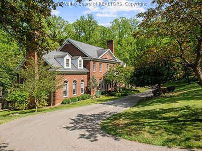 101 Whispering Woods Rd