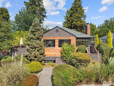 9740 Phinney Avenue N